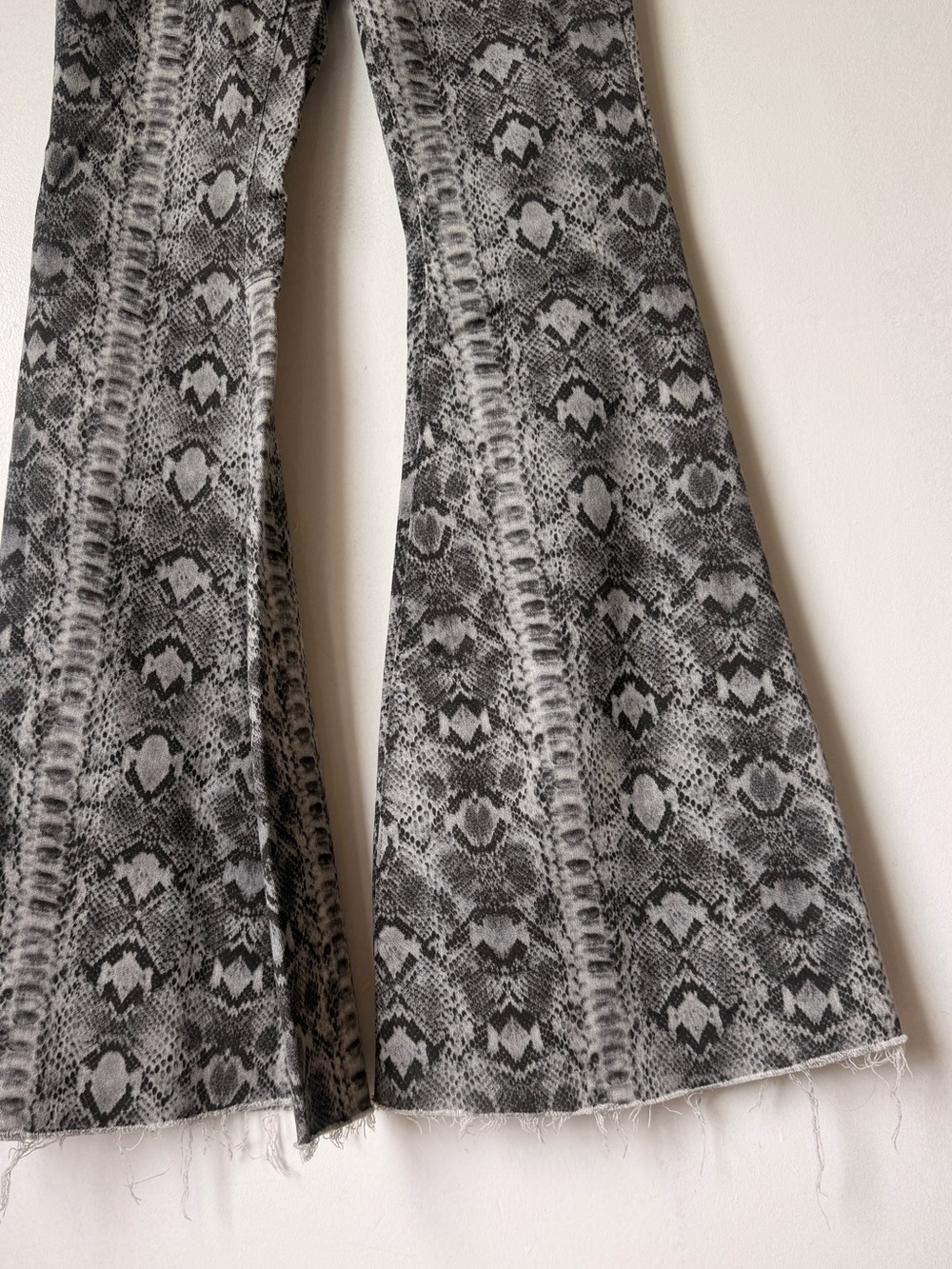 We The Free Just Float On Flare Snake Print Jeans - Picture 8 of 11